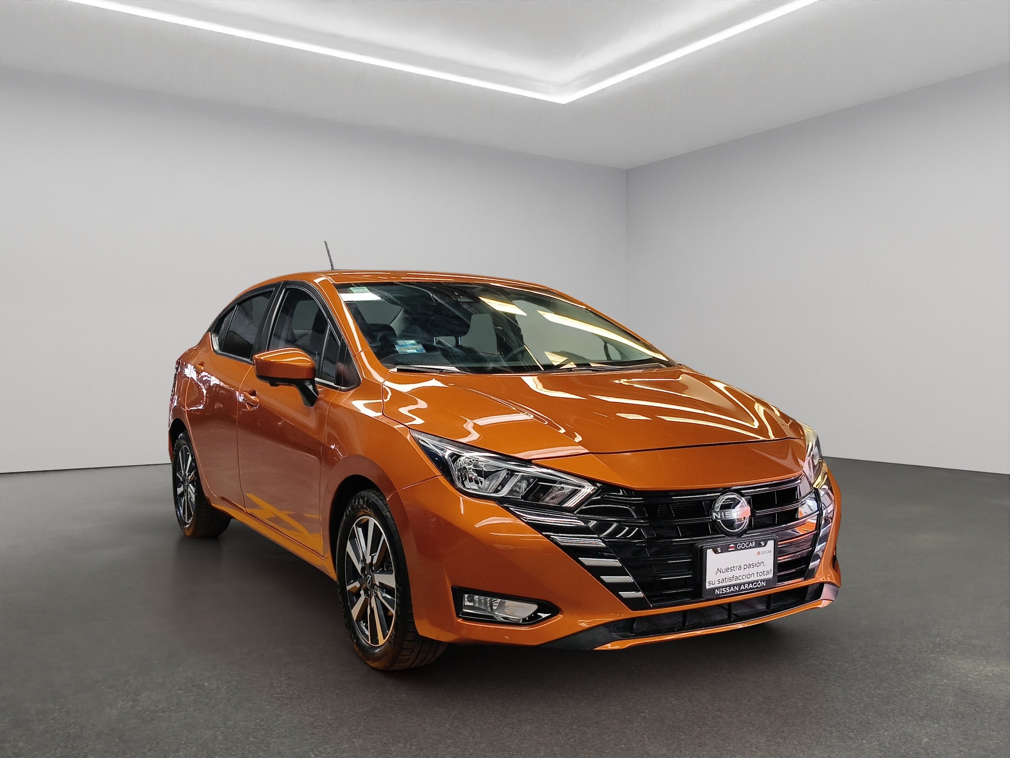 2023 Nissan Versa 4 pts. Advance, CVT, a/ac., f. niebla, RA-16 (cambio de línea)