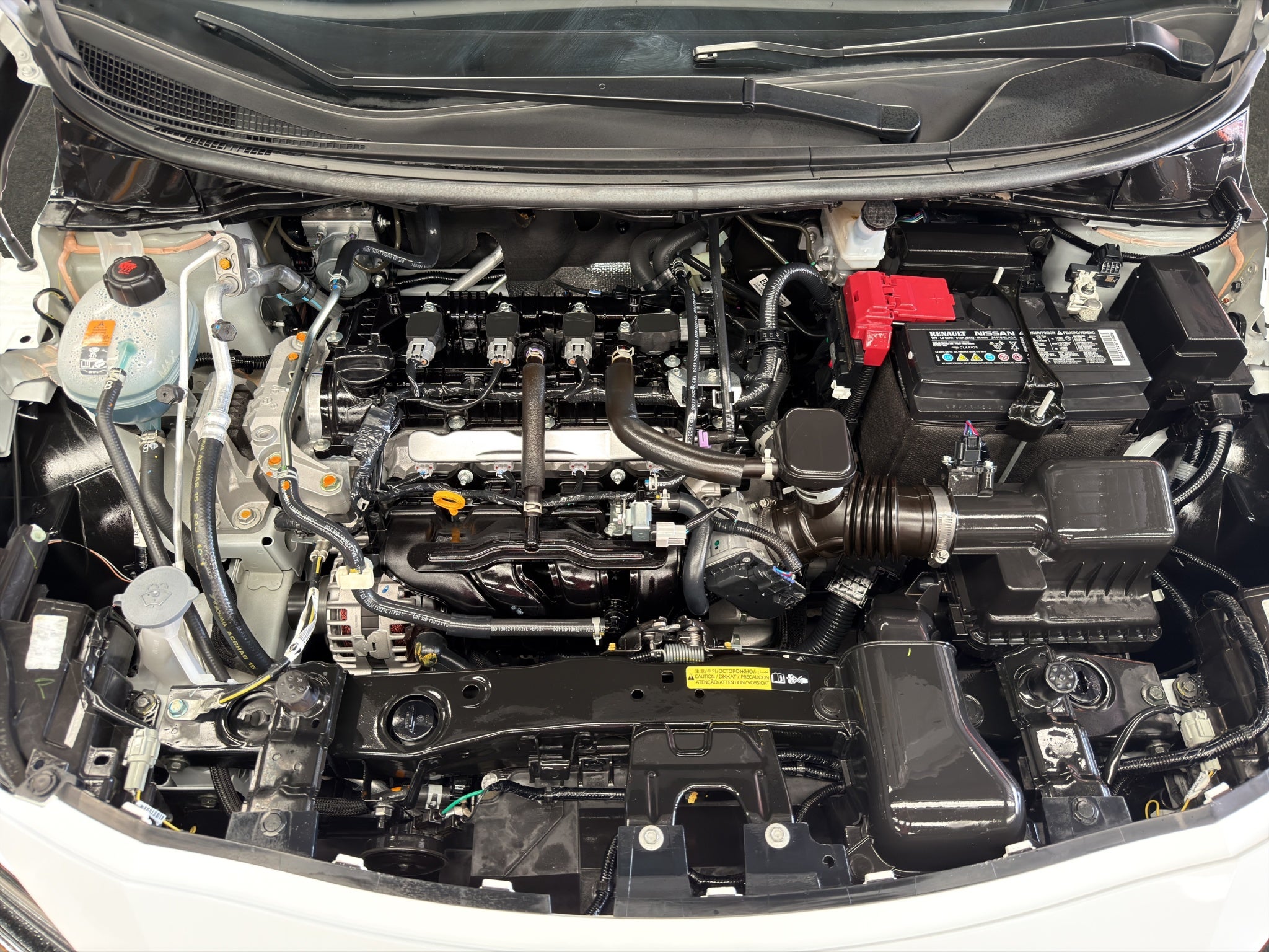 2024 Nissan Versa 4 pts. Sense, TM5, a/ac., R-15