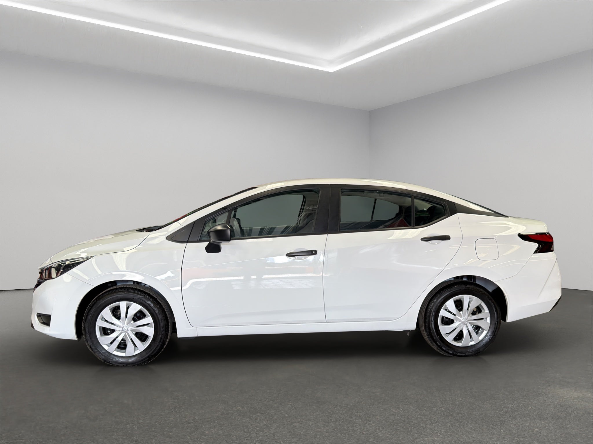 2024 Nissan Versa 4 pts. Sense, TM5, a/ac., R-15