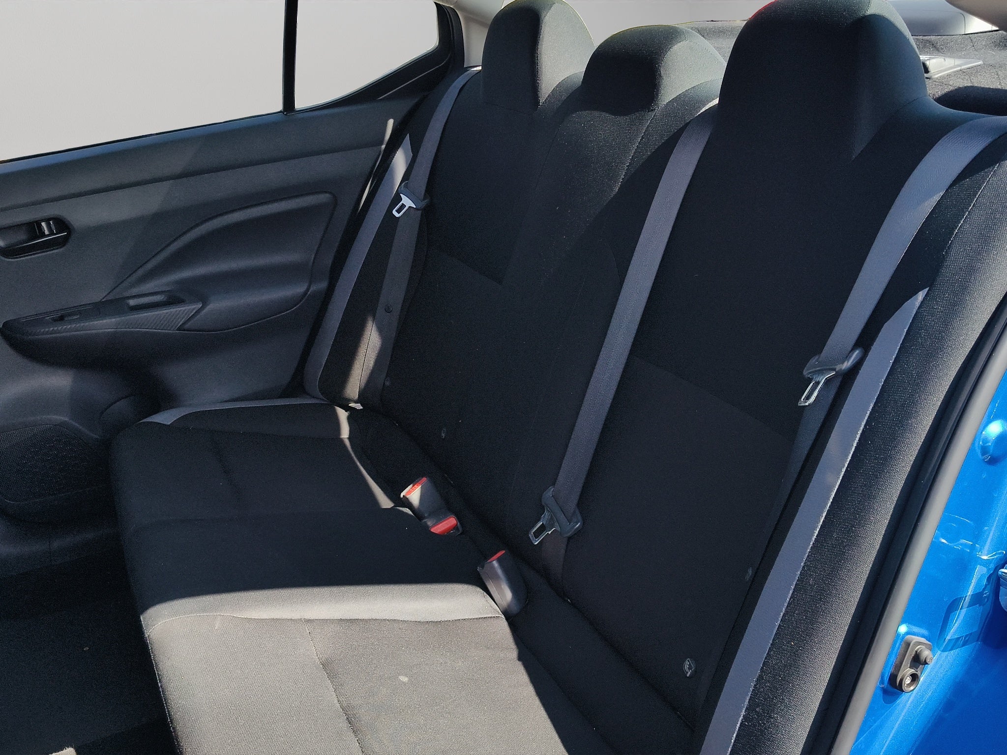 2025 Nissan Versa 4 pts. Sense, TM5, a/ac., R-15 (línea anterior)