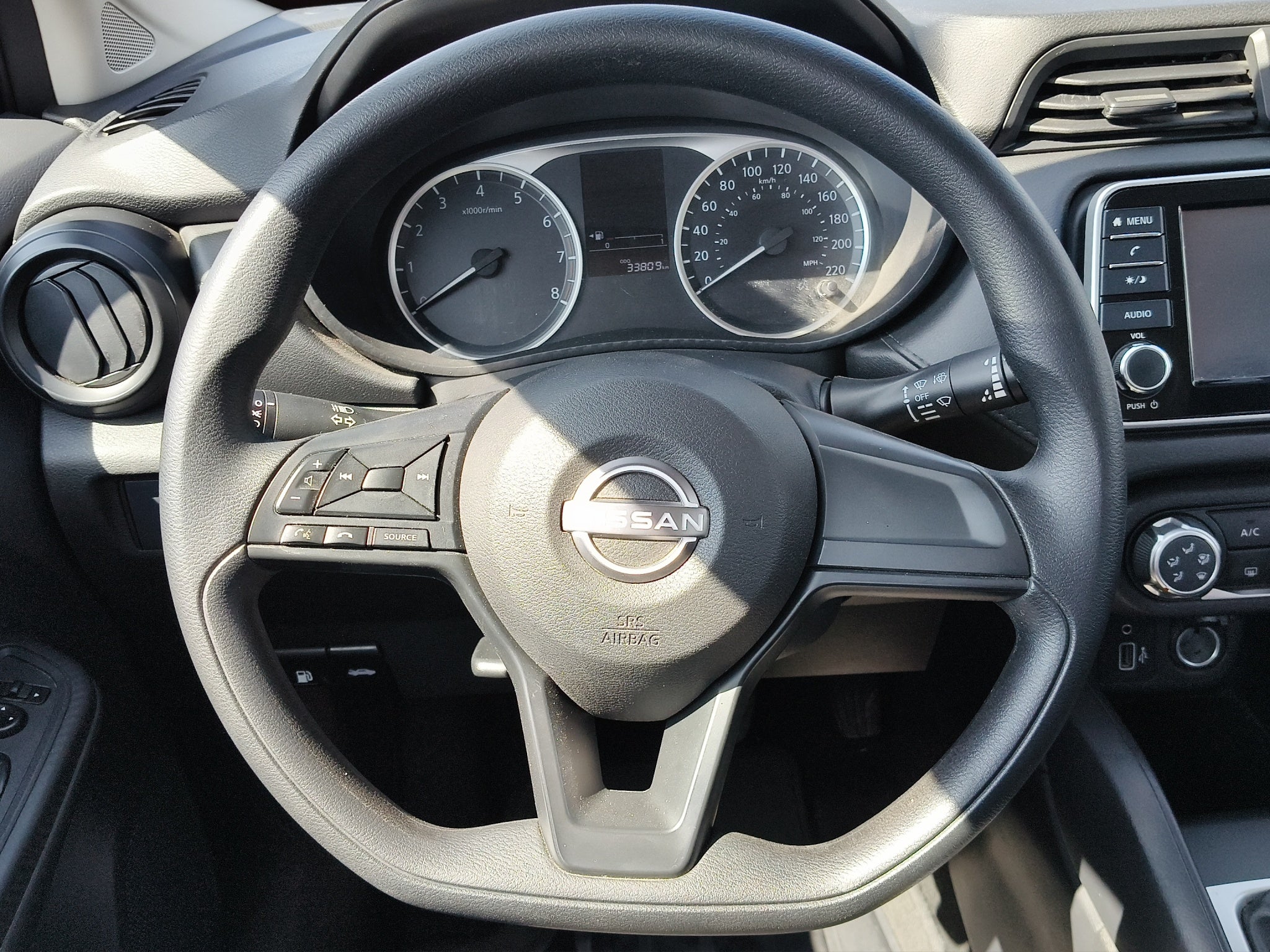 2025 Nissan Versa 4 pts. Sense, TM5, a/ac., R-15 (línea anterior)