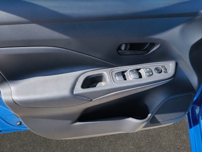 2025 Nissan Versa 4 pts. Sense, TM5, a/ac., R-15 (línea anterior)