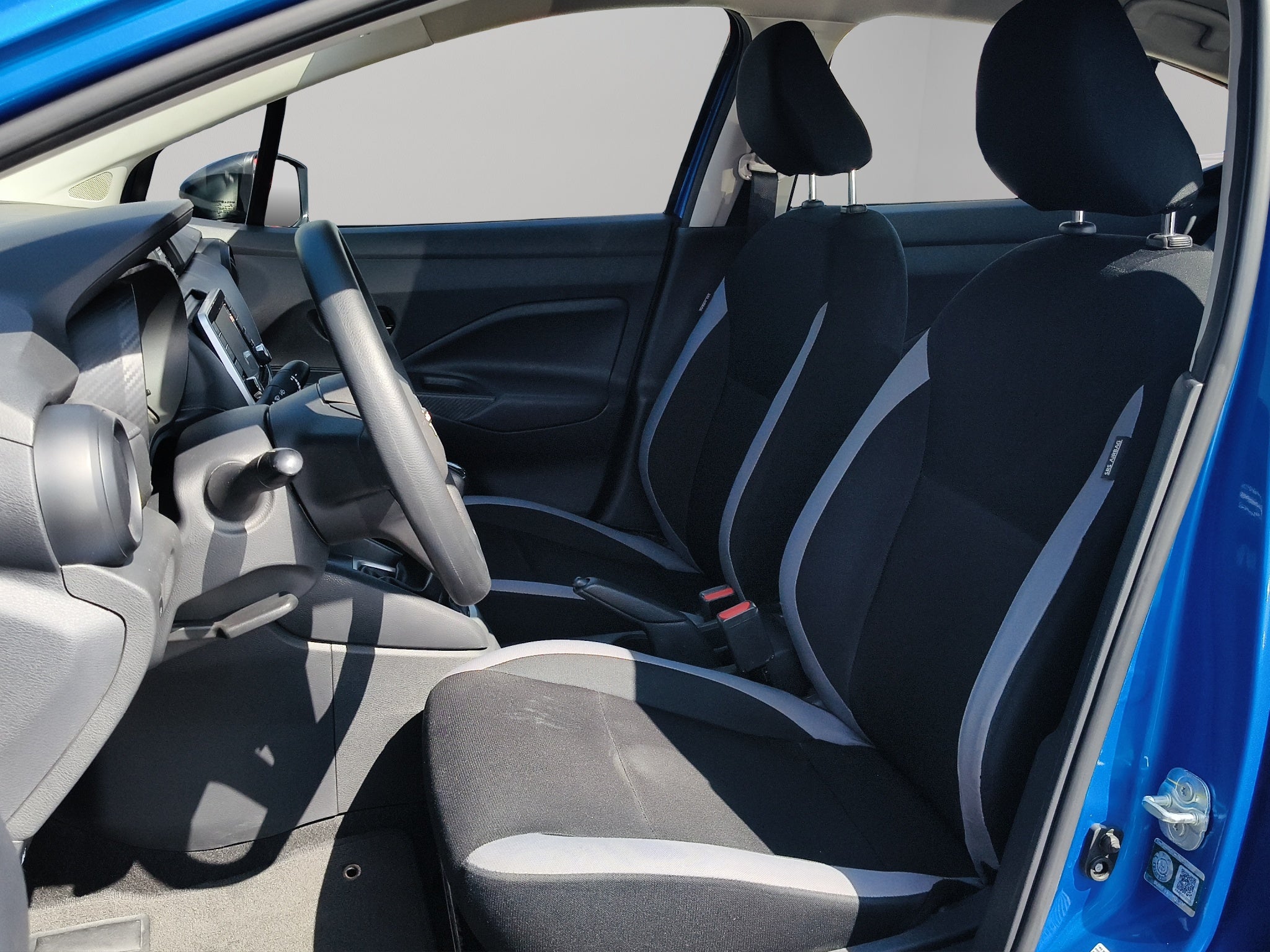 2025 Nissan Versa 4 pts. Sense, TM5, a/ac., R-15 (línea anterior)