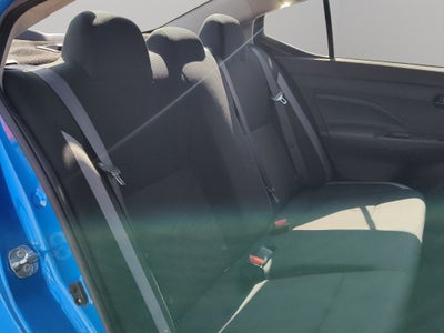 2025 Nissan Versa 4 pts. Sense, TM5, a/ac., R-15 (línea anterior)