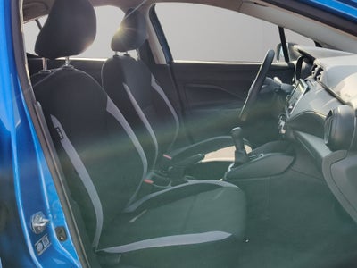 2025 Nissan Versa 4 pts. Sense, TM5, a/ac., R-15 (línea anterior)