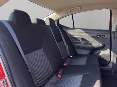 2022 Nissan Versa 4 pts. Sense, CVT, a/ac., VE, R-15 (línea anterior)