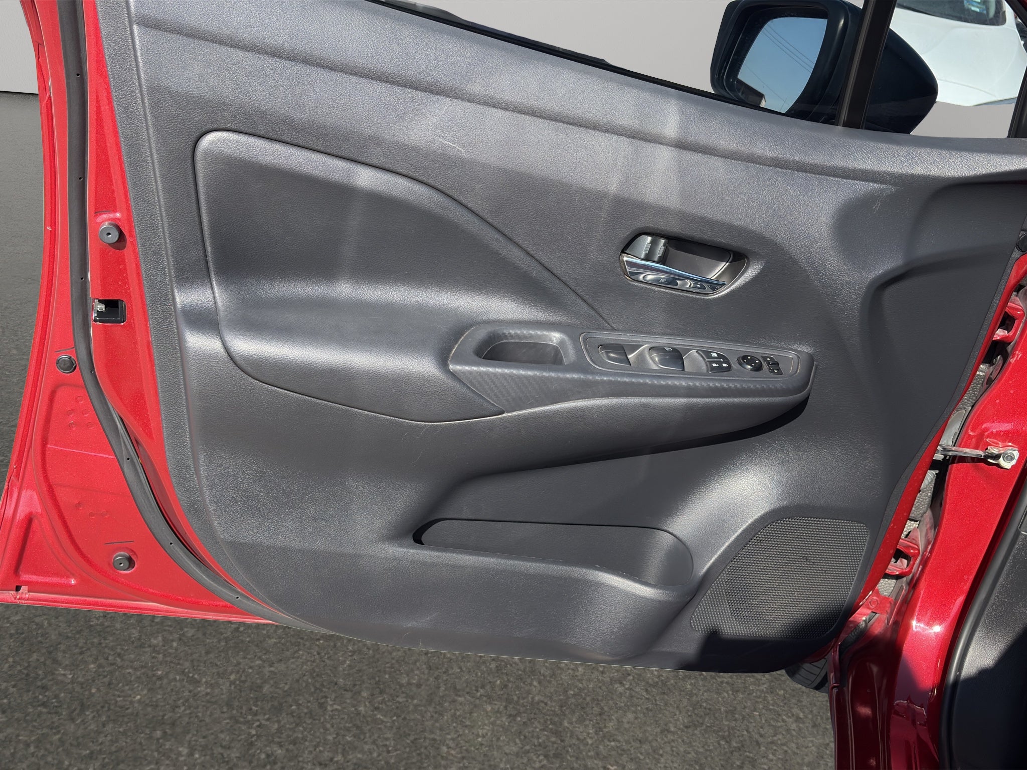 2022 Nissan Versa 4 pts. Sense, CVT, a/ac., VE, R-15 (línea anterior)