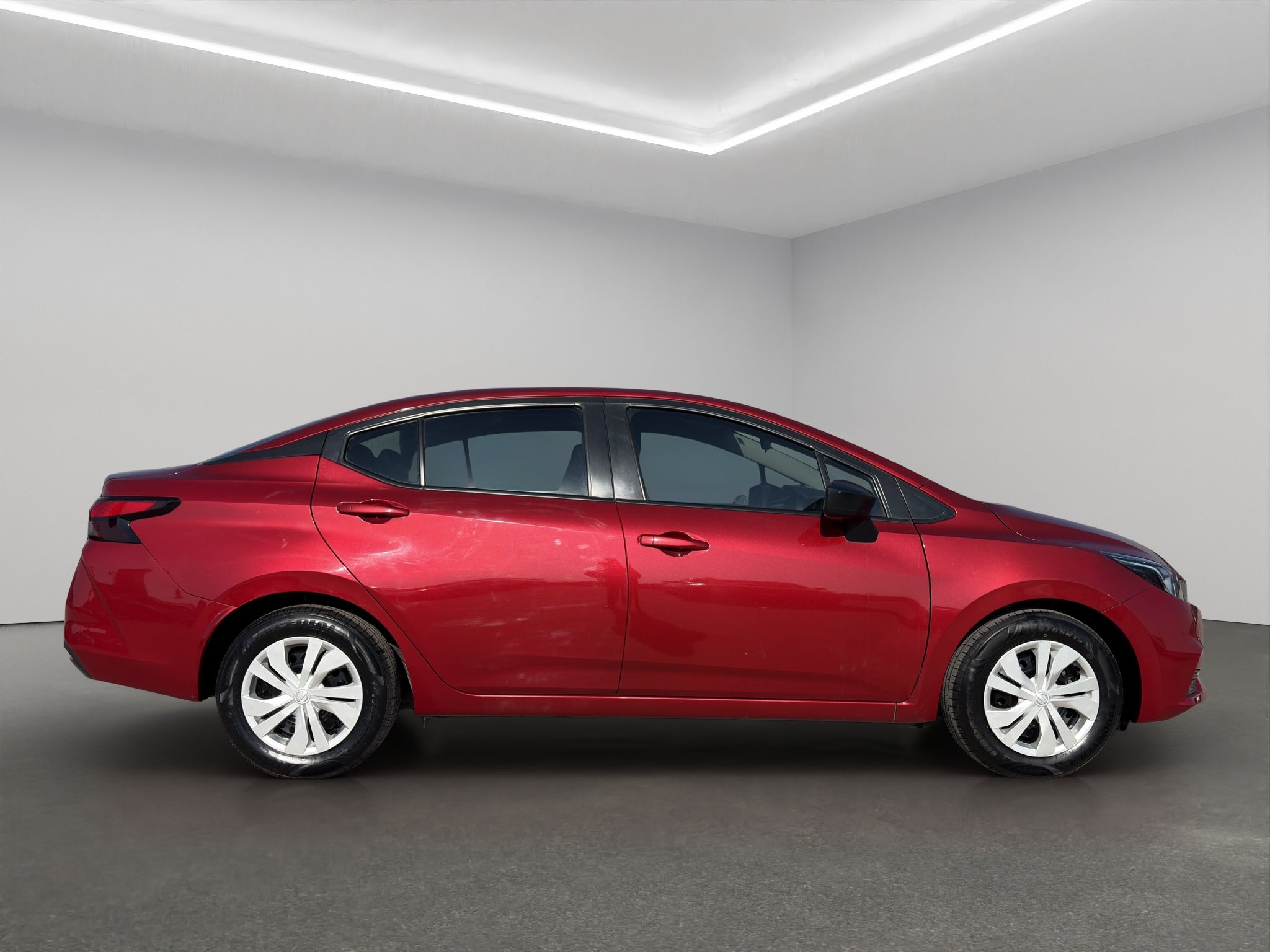2022 Nissan Versa 4 pts. Sense, CVT, a/ac., VE, R-15 (línea anterior)