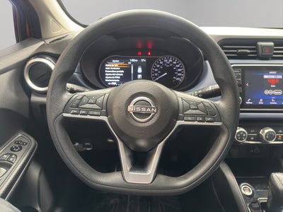 2023 Nissan Versa 4 pts. Advance, CVT, a/ac., R-15 (cambio de línea)