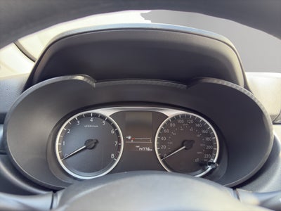 2025 Nissan Versa 4 pta. Sense, CVT, a/ac., R-15