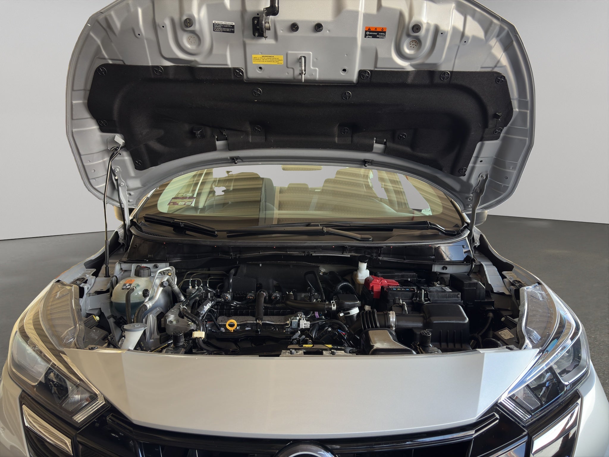 2025 Nissan Versa 4 pta. Sense, CVT, a/ac., R-15