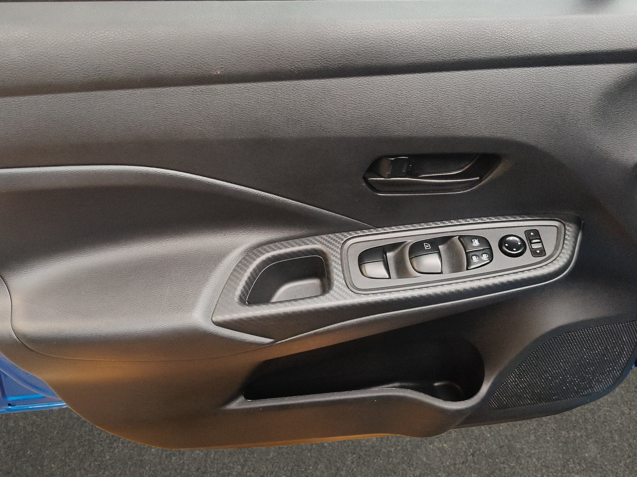 2025 Nissan Versa 4 pts. Sense, CVT, a/ac., R-15 (línea anterior)
