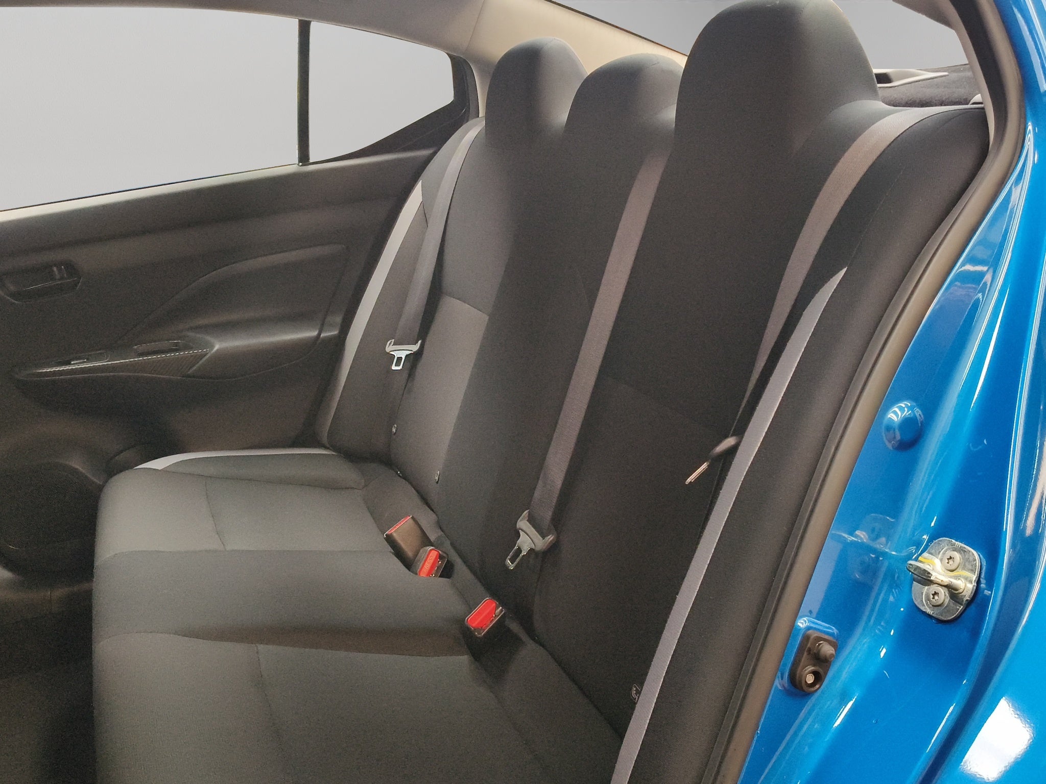 2025 Nissan Versa 4 pts. Sense, CVT, a/ac., R-15 (línea anterior)