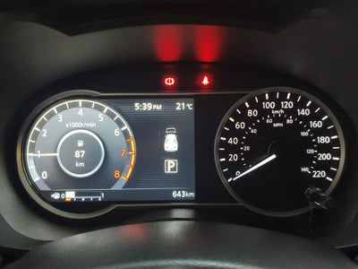 2025 Nissan Versa 4 pts. Advance, CVT, a/ac., f. niebla, RA-16 (línea anterior)