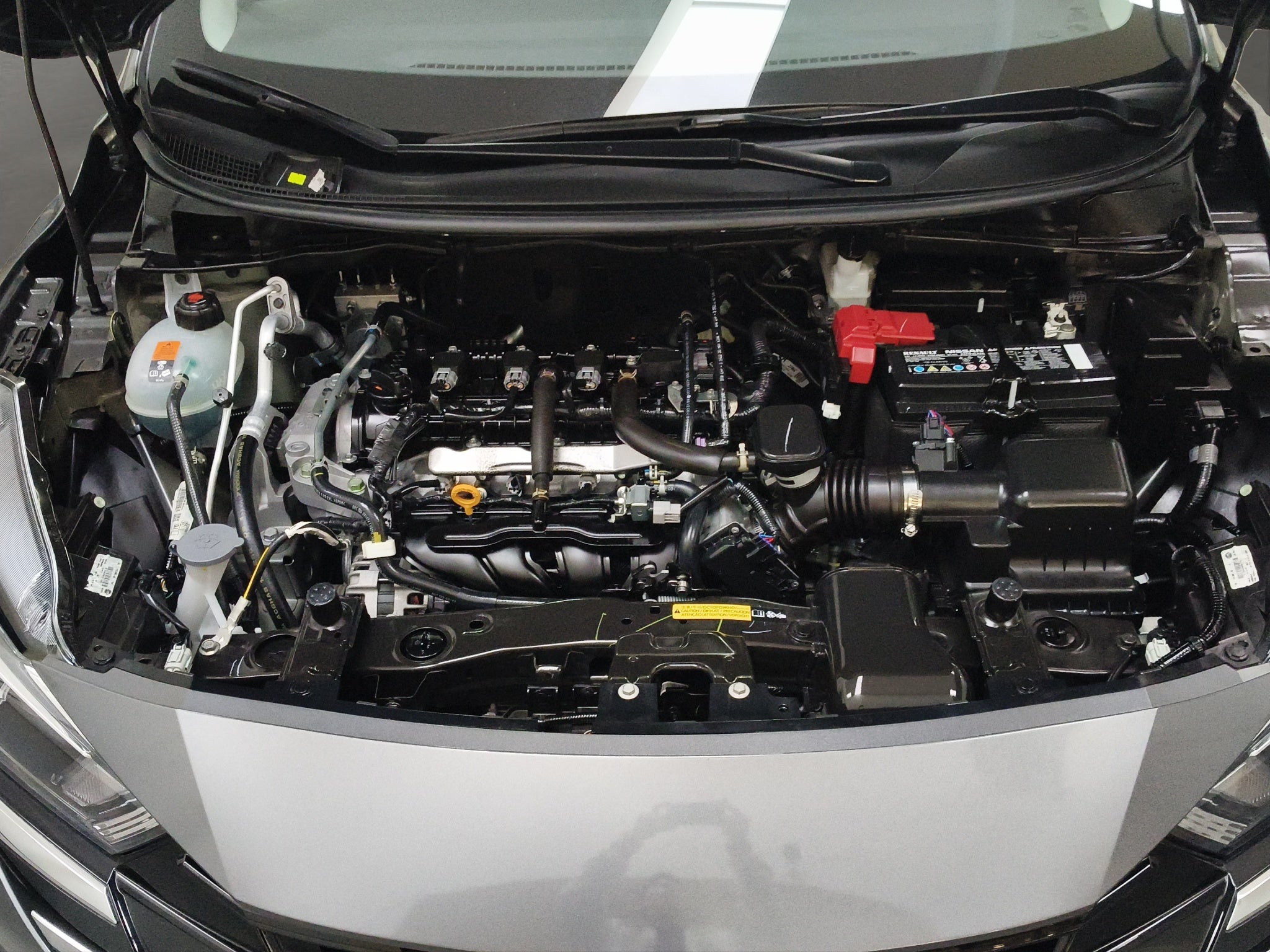 2025 Nissan Versa 4 pts. Advance, CVT, a/ac., f. niebla, RA-16 (línea anterior)