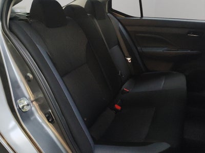 2025 Nissan Versa 4 pts. Advance, CVT, a/ac., f. niebla, RA-16 (línea anterior)