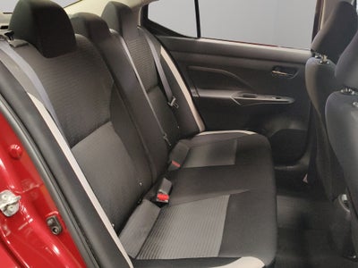 2022 Nissan Versa 4 pts. Advance, CVT, a/ac., VE, f. niebla, RA-16 (línea anterior)