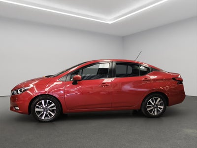 2022 Nissan Versa 4 pts. Advance, CVT, a/ac., VE, f. niebla, RA-16 (línea anterior)
