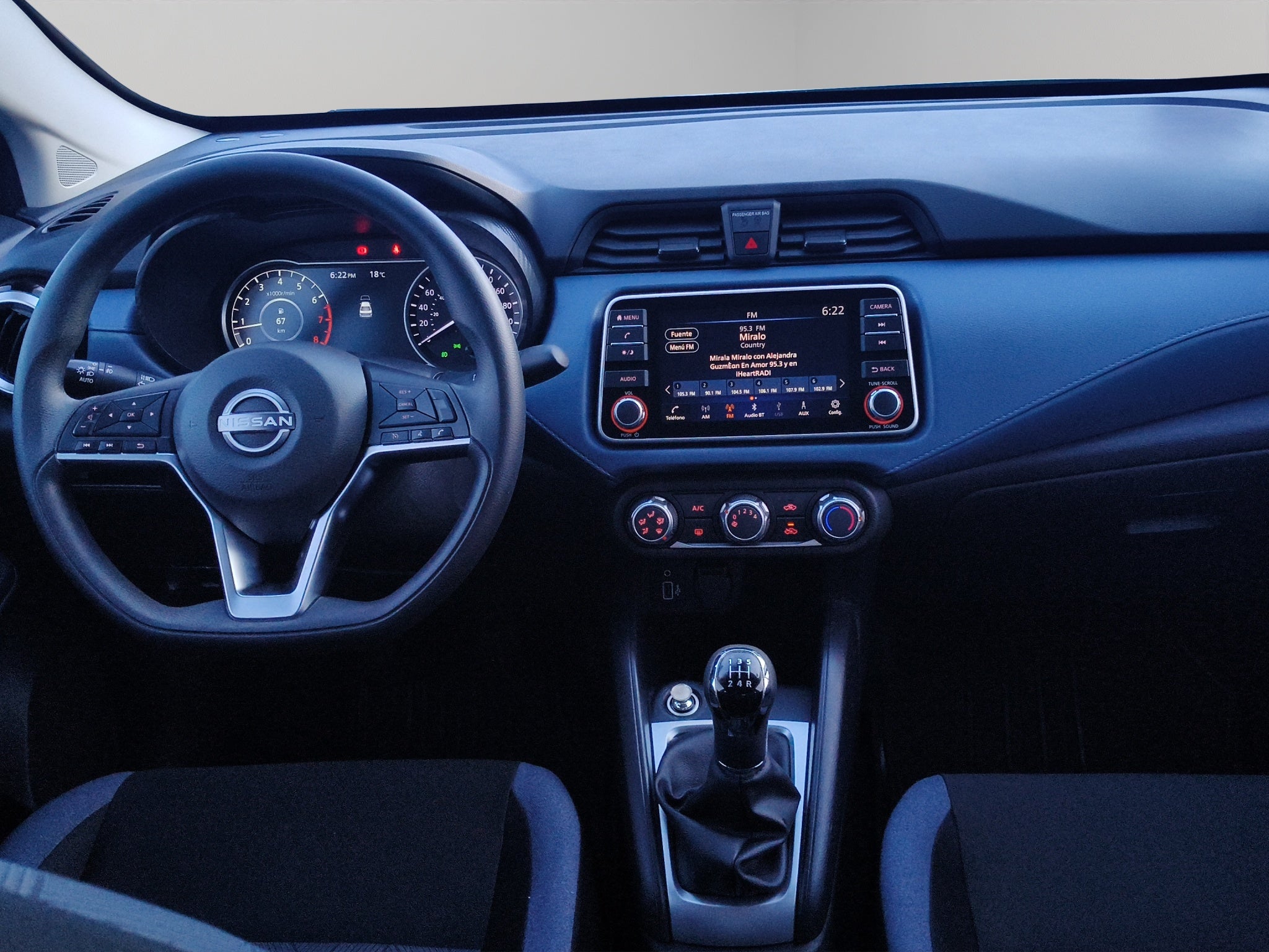 2025 Nissan Versa 4 pts. Advance, TM5, a/ac., f. niebla, RA-16 (línea anterior)