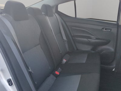 2025 Nissan Versa 4 pts. Advance, TM5, a/ac., f. niebla, RA-16 (línea anterior)