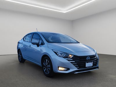 2025 Nissan Versa 4 pts. Advance, TM5, a/ac., f. niebla, RA-16 (línea anterior)
