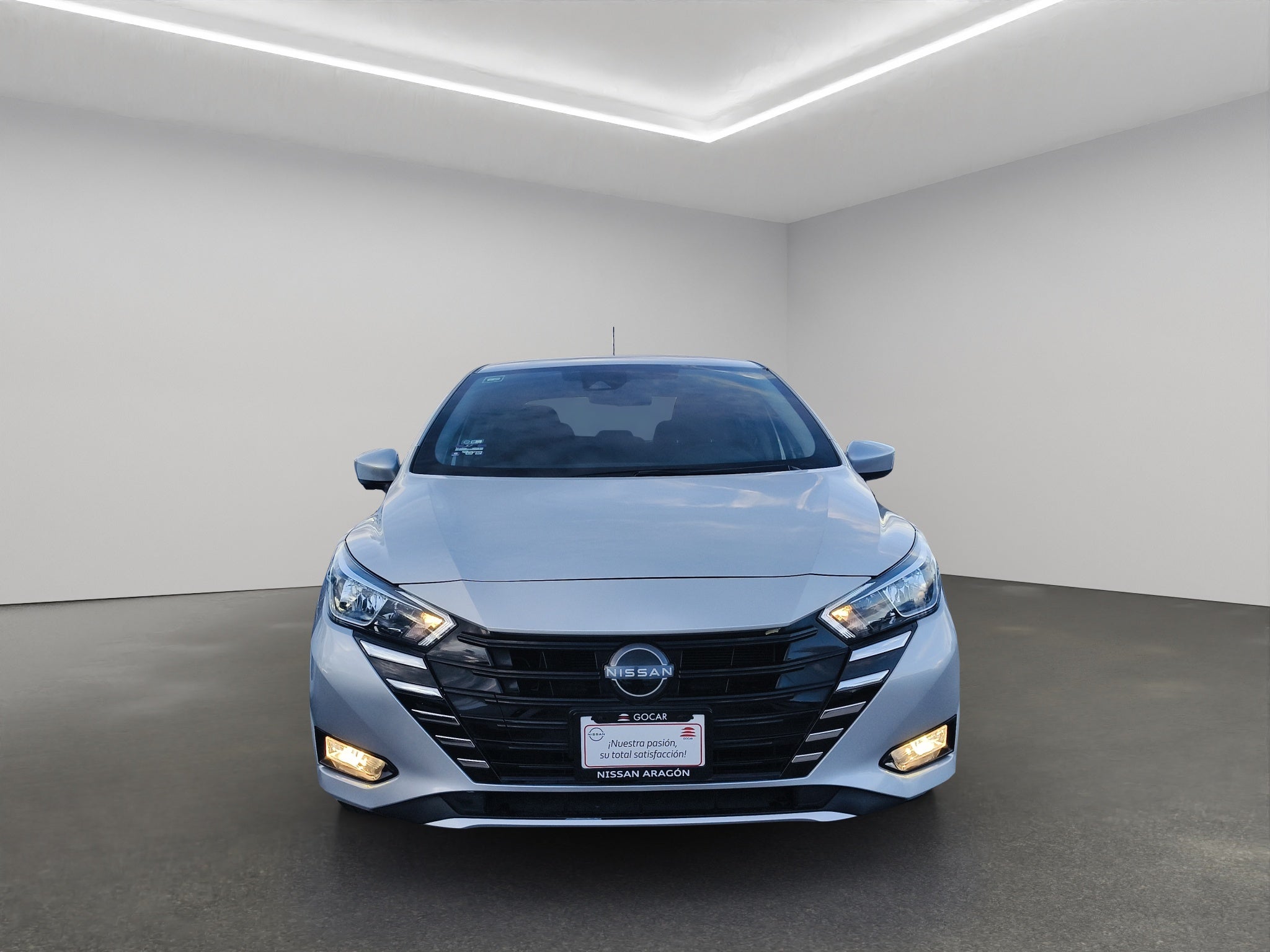 2025 Nissan Versa 4 pts. Advance, TM5, a/ac., f. niebla, RA-16 (línea anterior)