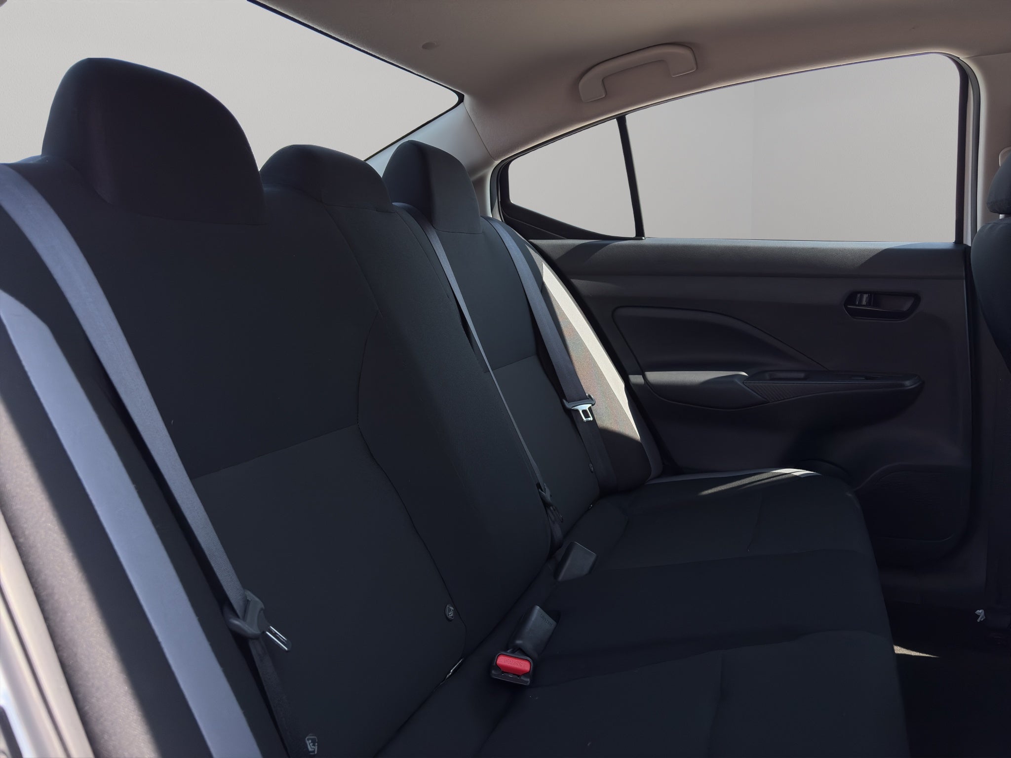 2025 Nissan Versa 4 pts. Sense, CVT, a/ac., R-15