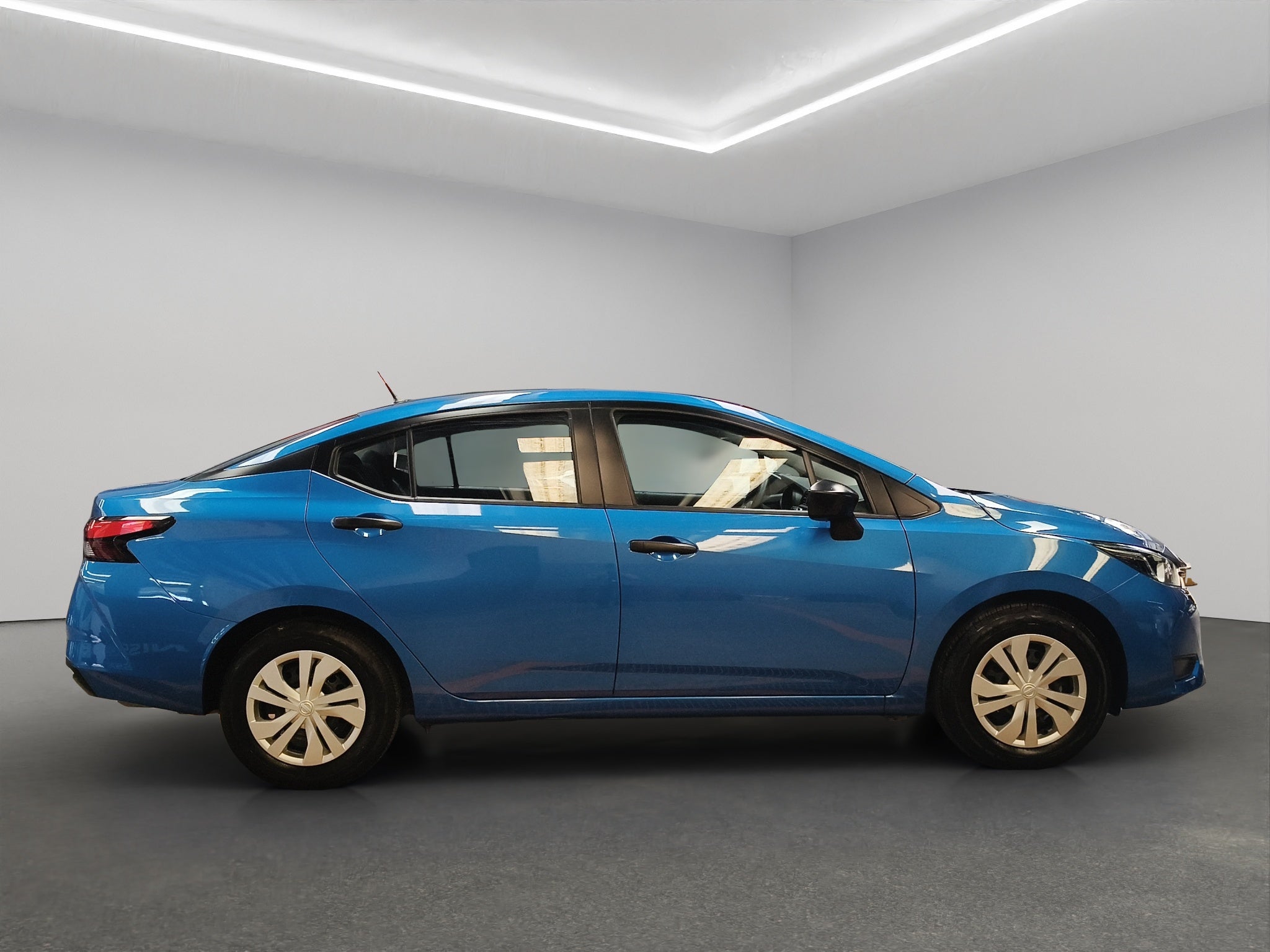 2025 Nissan Versa 4 pts. Sense, CVT, a/ac., R-15 (línea anterior)