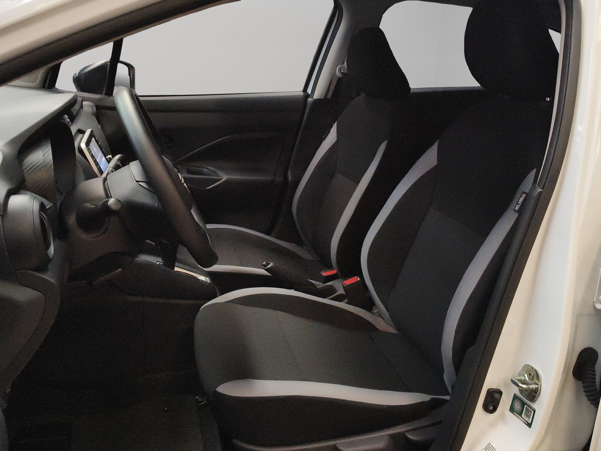 2025 Nissan Versa 4 pts. Sense, CVT, a/ac., R-15 (línea anterior)