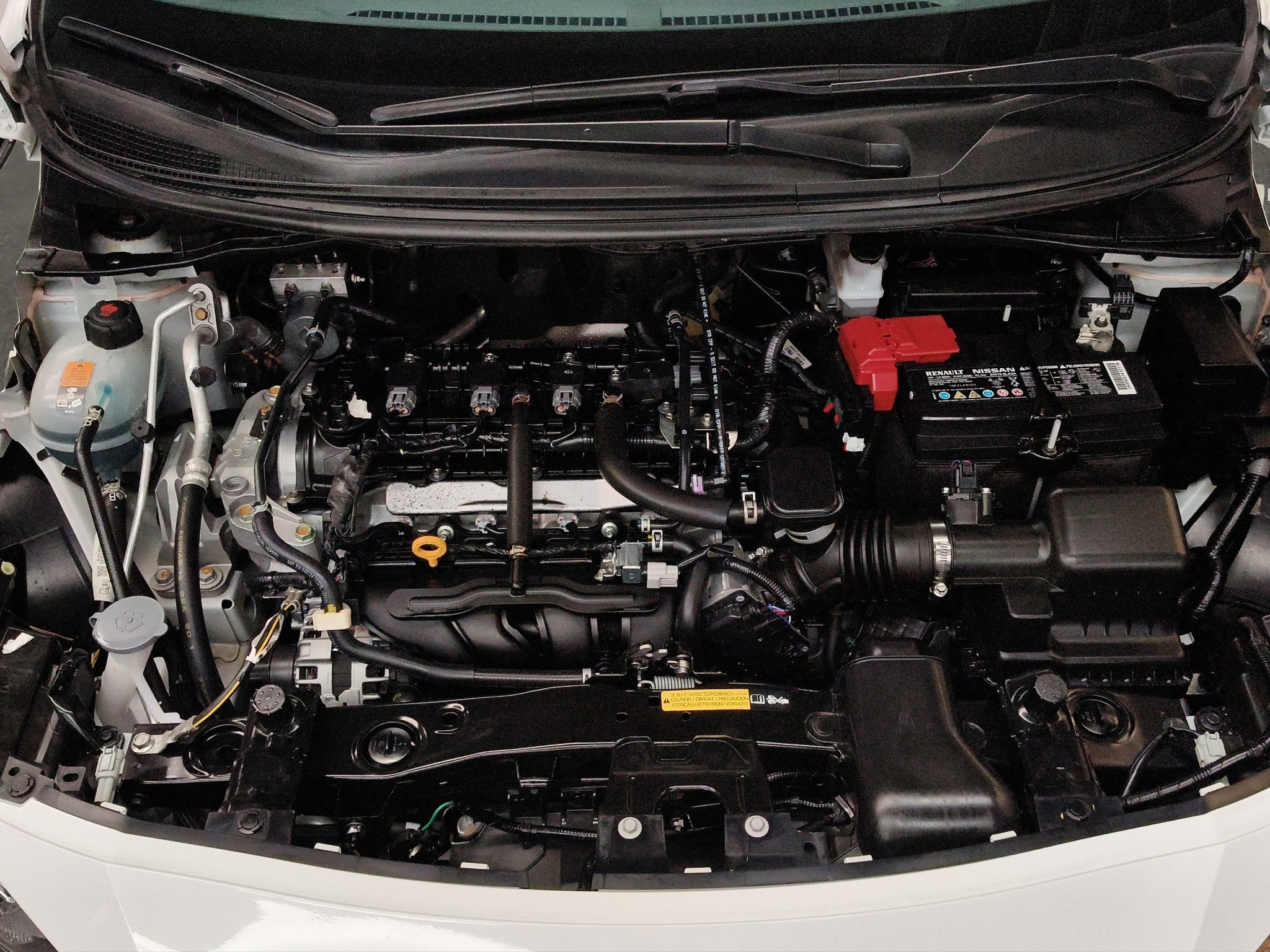 2025 Nissan Versa 4 pts. Sense, CVT, a/ac., R-15 (línea anterior)