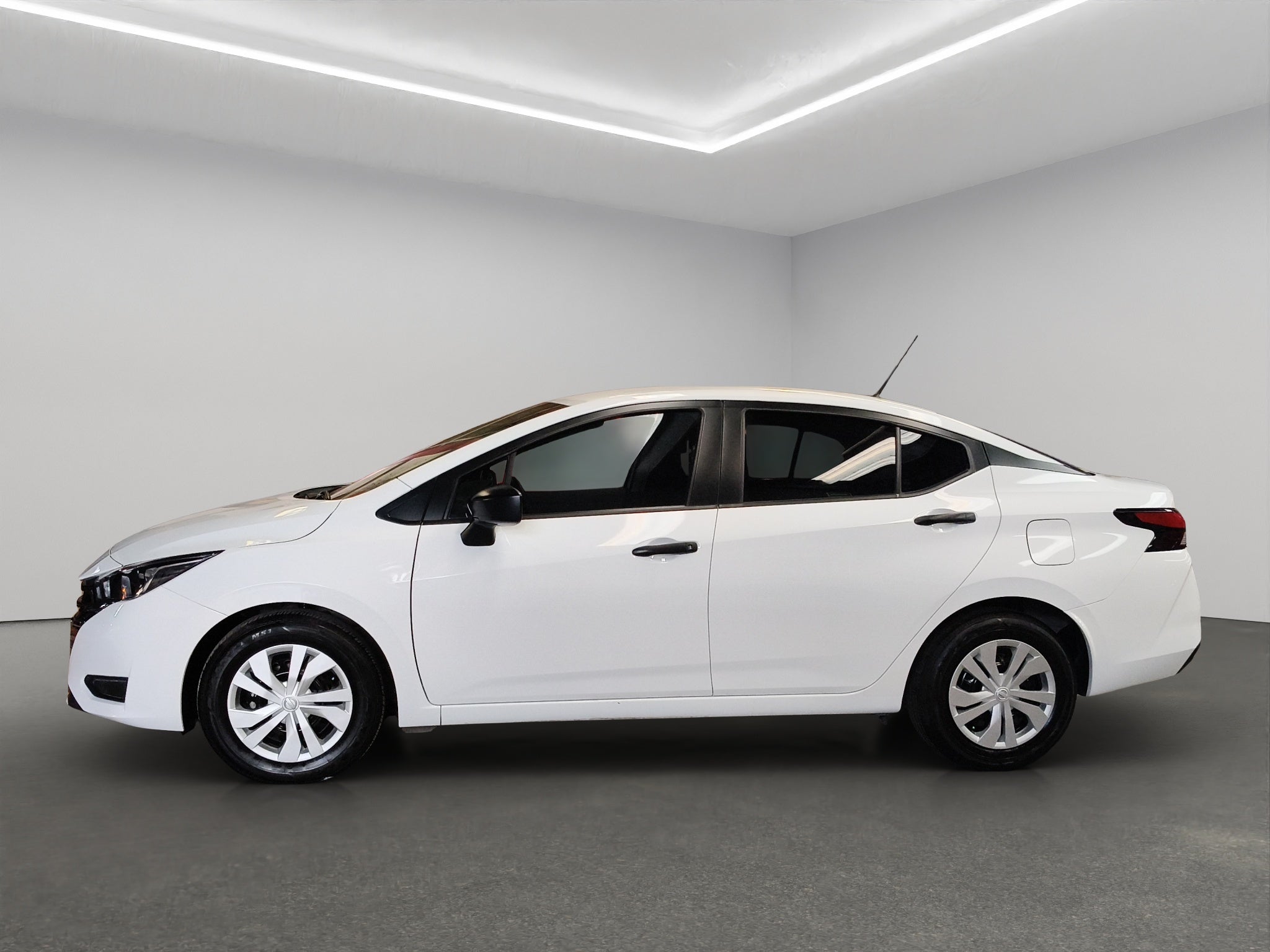 2025 Nissan Versa 4 pts. Sense, CVT, a/ac., R-15 (línea anterior)
