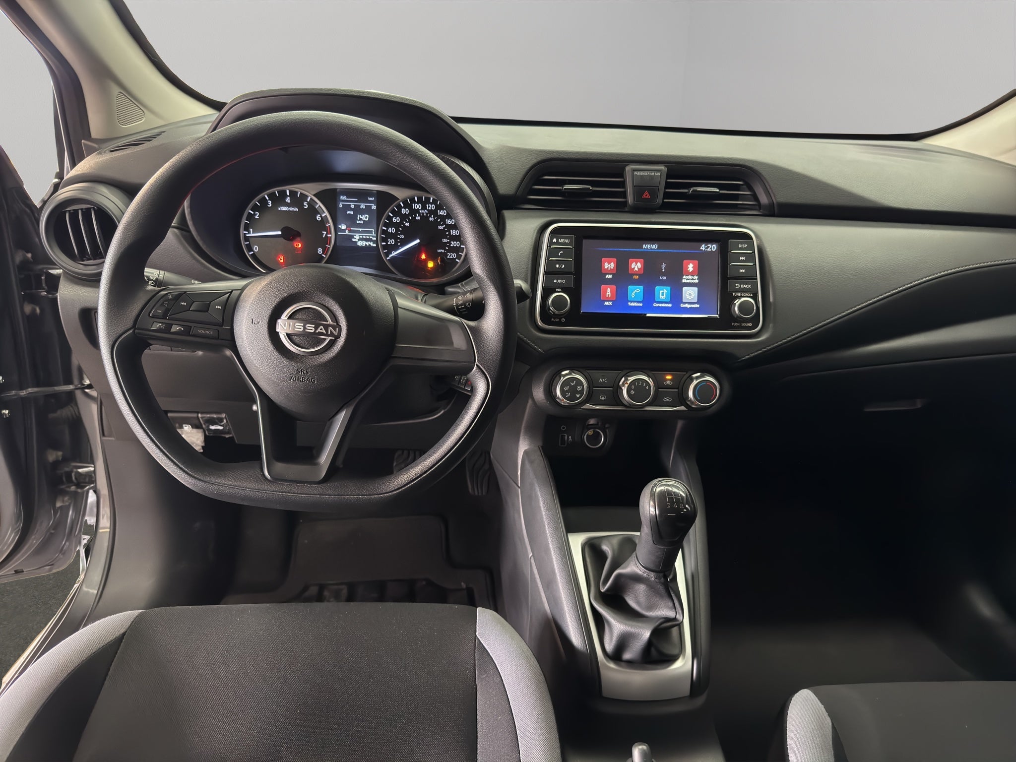 2025 Nissan Versa 4 pts. Sense, TM5, a/ac., R-15 (línea anterior)