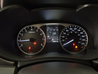 2025 Nissan Versa 4 pts. Sense, TM5, a/ac., R-15 (línea anterior)