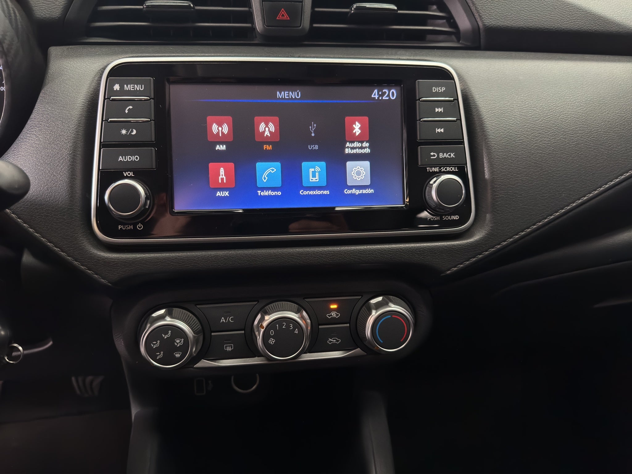 2025 Nissan Versa 4 pts. Sense, TM5, a/ac., R-15 (línea anterior)