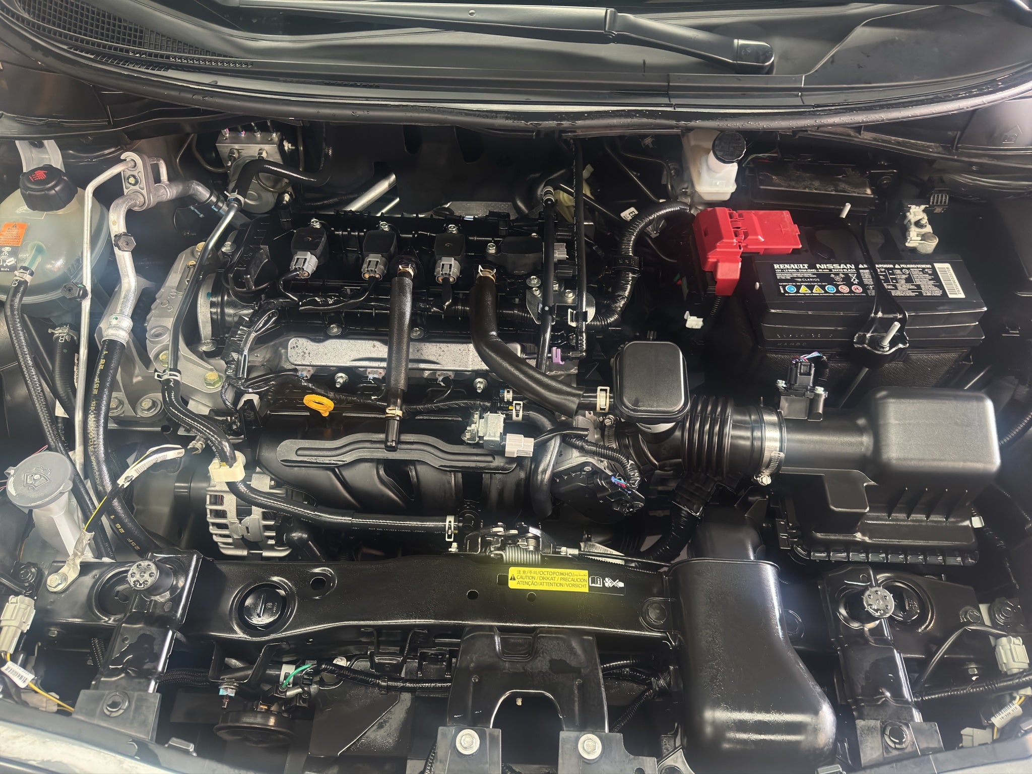 2025 Nissan Versa 4 pts. Sense, TM5, a/ac., R-15 (línea anterior)