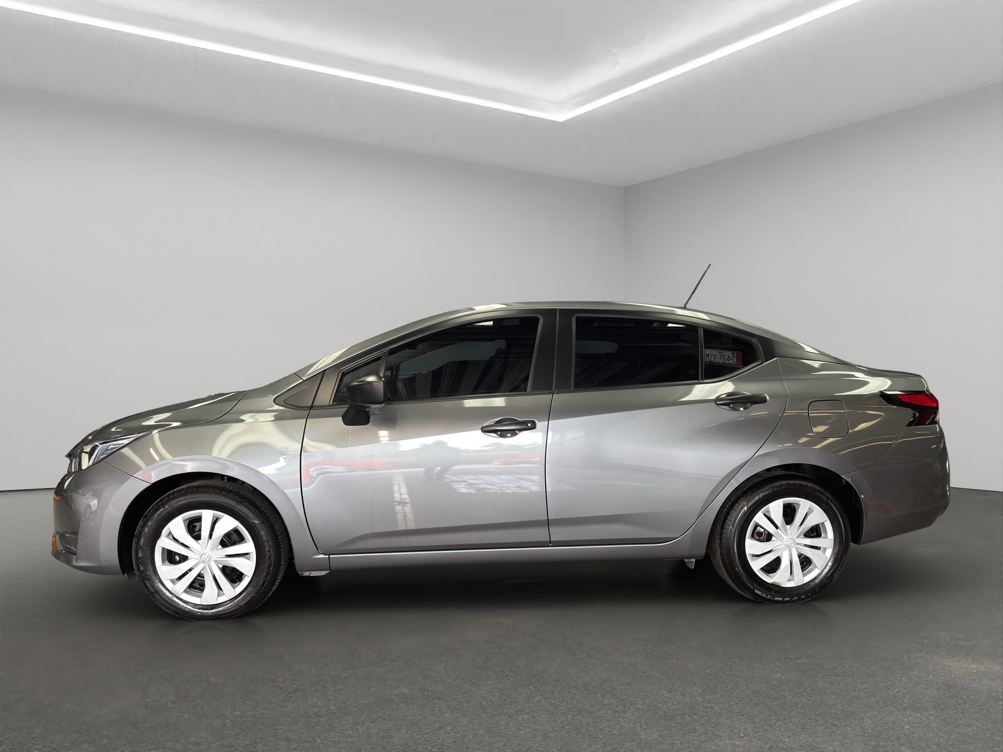 2025 Nissan Versa 4 pts. Sense, TM5, a/ac., R-15 (línea anterior)