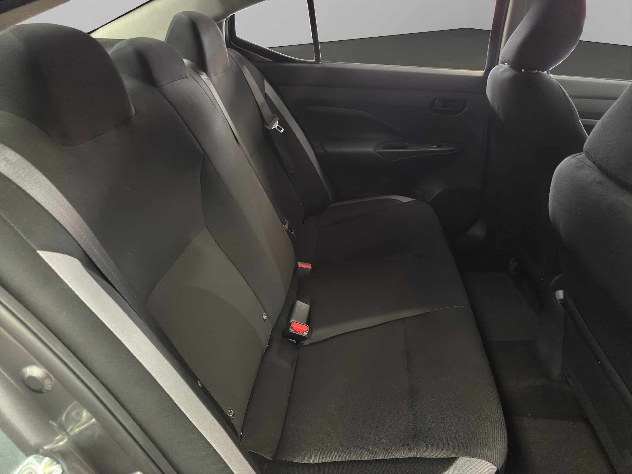 2025 Nissan Versa 4 pts. Sense, TM5, a/ac., R-15 (línea anterior)