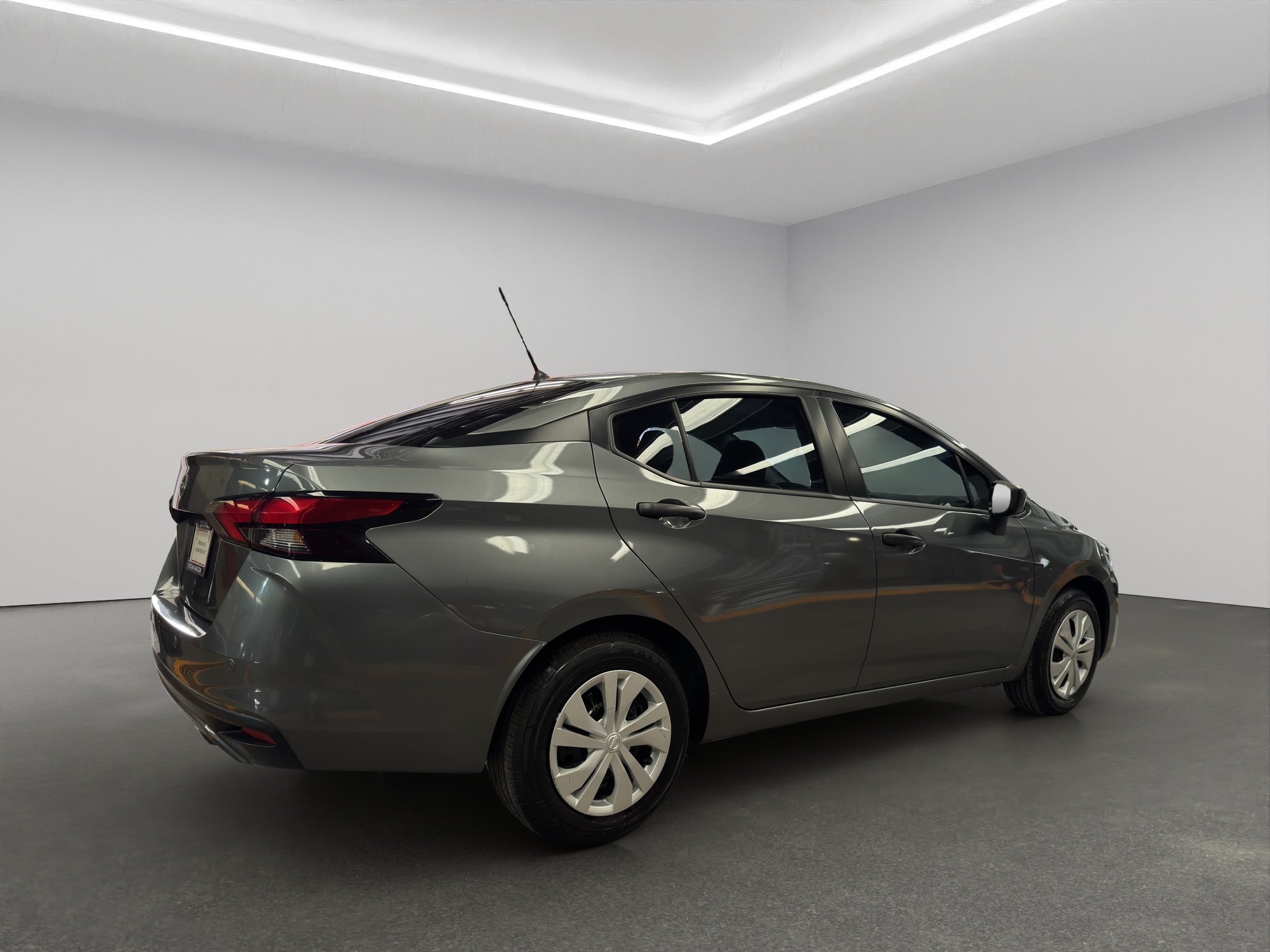 2025 Nissan Versa 4 pts. Sense, TM5, a/ac., R-15 (línea anterior)