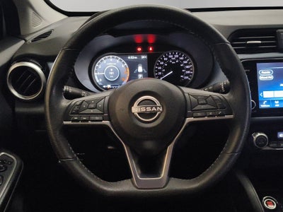 2025 Nissan Versa 4 pts. Exclusive, TA, a/ac. Aut., piel, f. niebla, f. led, RA-17 (línea anterior)