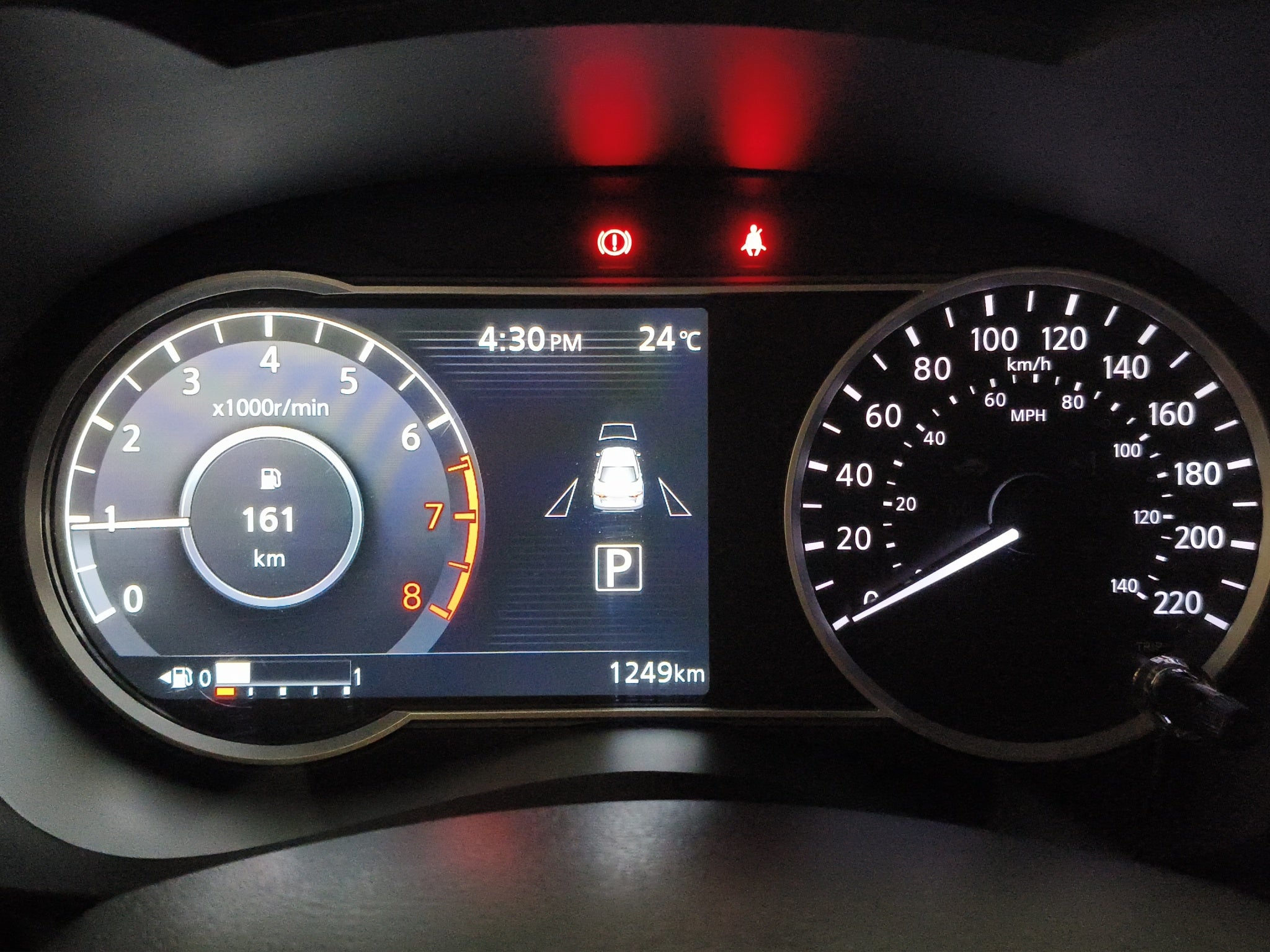 2025 Nissan Versa 4 pts. Exclusive, TA, a/ac. Aut., piel, f. niebla, f. led, RA-17 (línea anterior)