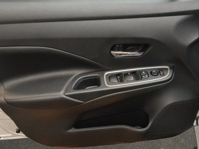 2025 Nissan Versa 4 pts. Exclusive, TA, a/ac. Aut., piel, f. niebla, f. led, RA-17 (línea anterior)