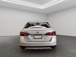 2025 Nissan Versa 4 pts. Exclusive, TA, a/ac. Aut., piel, f. niebla, f. led, RA-17 (línea anterior)