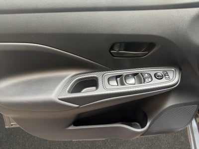 2024 Nissan Versa 4 pts. Sense, TM5, a/ac., R-15