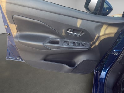 2020 Nissan Versa 4 pts. Advance, CVT, a/ac., VE, f. niebla, RA-16 (línea anterior)