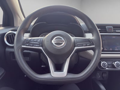 2020 Nissan Versa 4 pts. Advance, CVT, a/ac., VE, f. niebla, RA-16 (línea anterior)