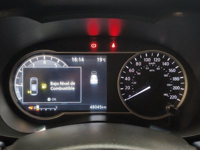 2023 Nissan Versa 4 pts. Advance, TM5, a/ac., f. niebla, RA-16 (cambio de línea)