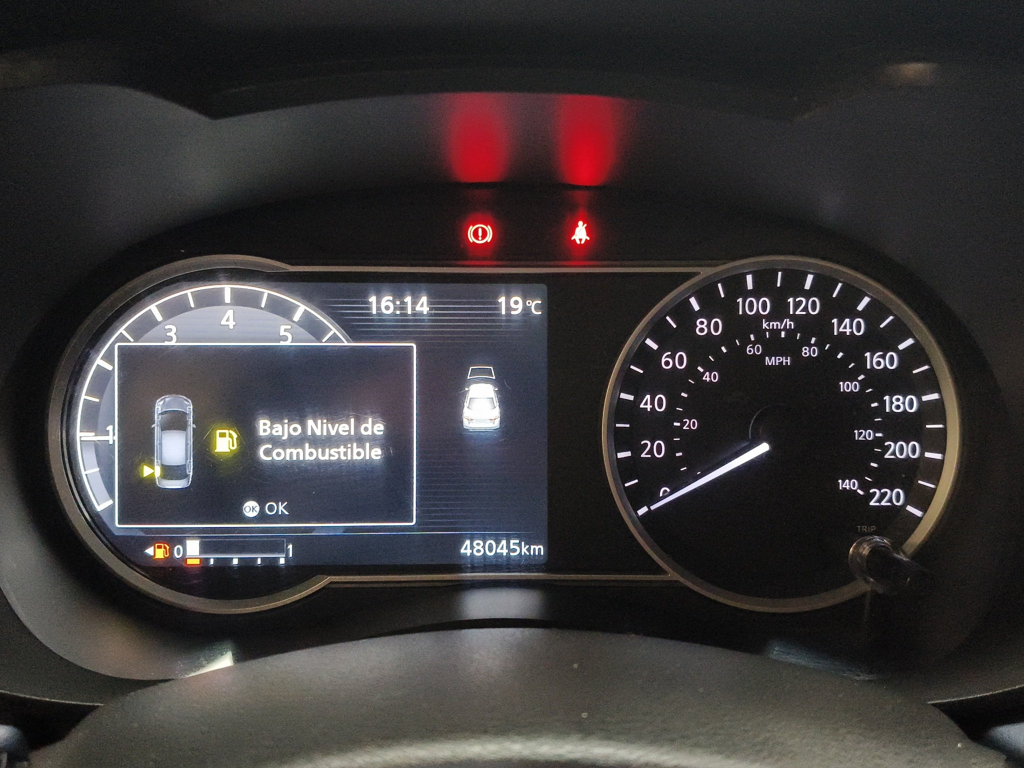 2023 Nissan Versa 4 pts. Advance, TM5, a/ac., f. niebla, RA-16 (cambio de línea)