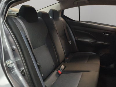 2023 Nissan Versa 4 pts. Advance, TM5, a/ac., f. niebla, RA-16 (cambio de línea)