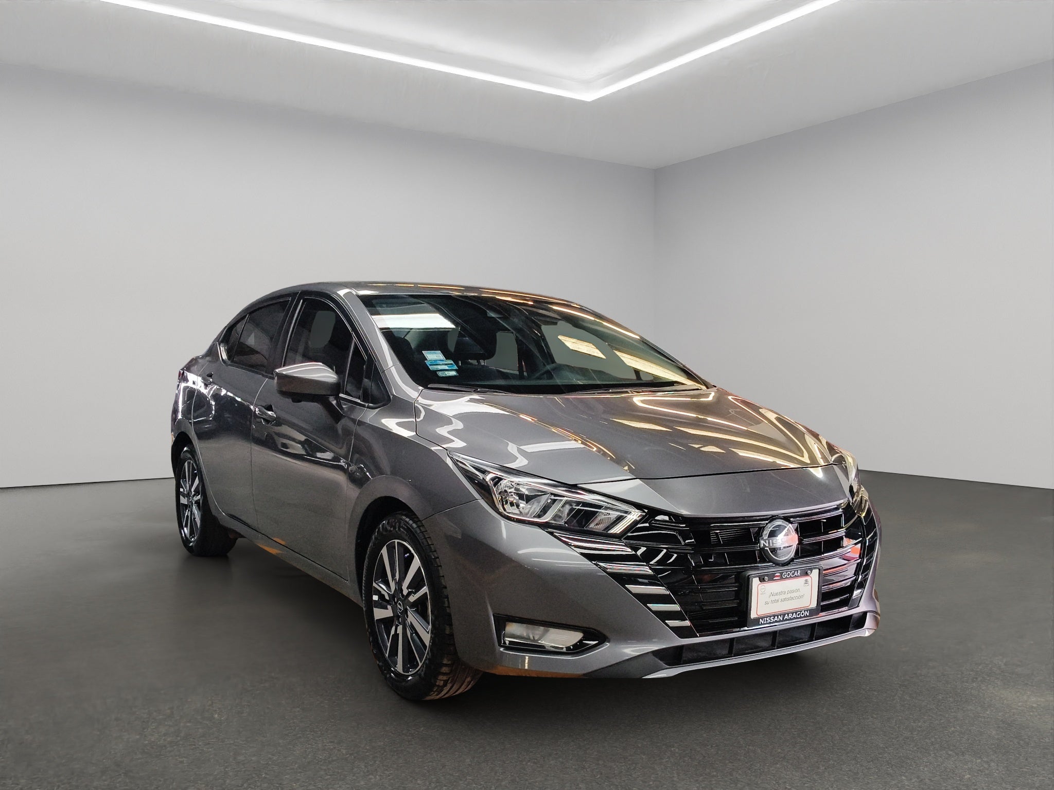 2023 Nissan Versa 4 pts. Advance, TM5, a/ac., f. niebla, RA-16 (cambio de línea)