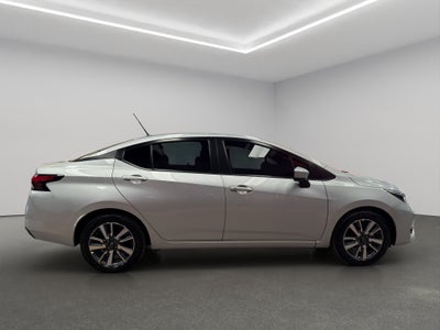 2023 Nissan Versa 4 pts. Advance, TM5, a/ac., f. niebla, RA-16 (cambio de línea)